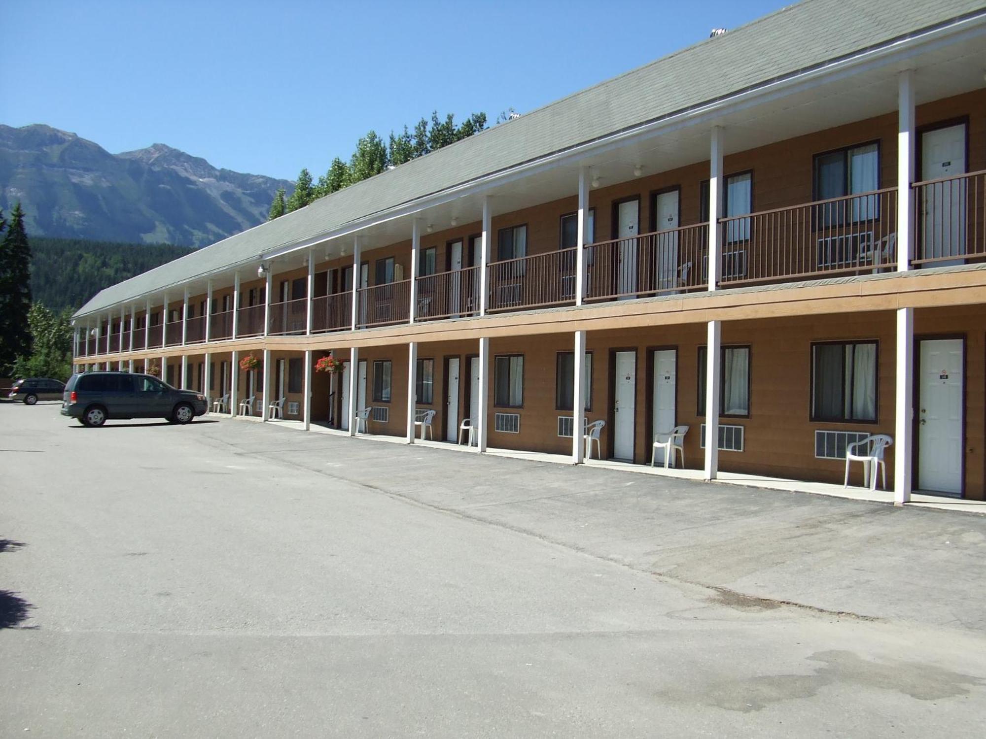 Mary'S Motel Golden Exteriör bild