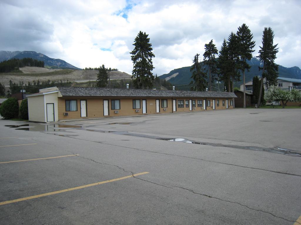 Mary'S Motel Golden Exteriör bild